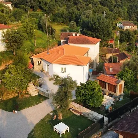 A Casa Com 2 Pereiras * Terras de Bouro