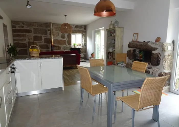 A Casa Com 2 Pereiras