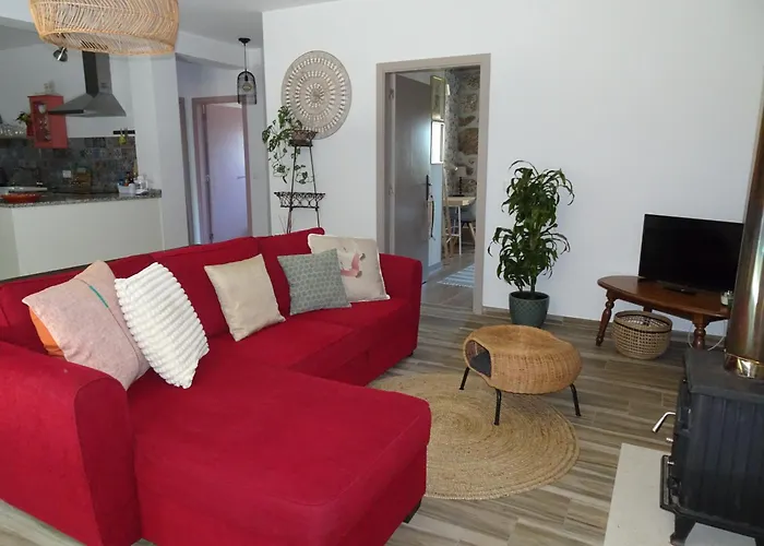 A Casa Com 2 Pereiras B&B